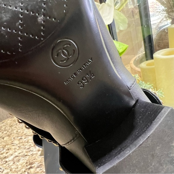 CHANEL Calfskin Knee High Chain Detail Black CC Interlocking Leather Boots 39.5 - Picture 12 of 16